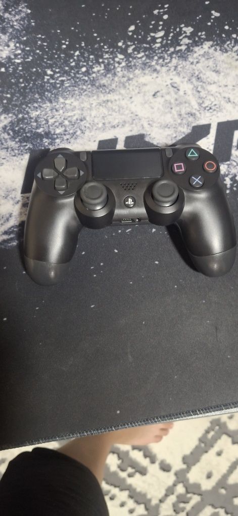 Качественный аналог контроллера DualShock 4 — в хорошем состоянии