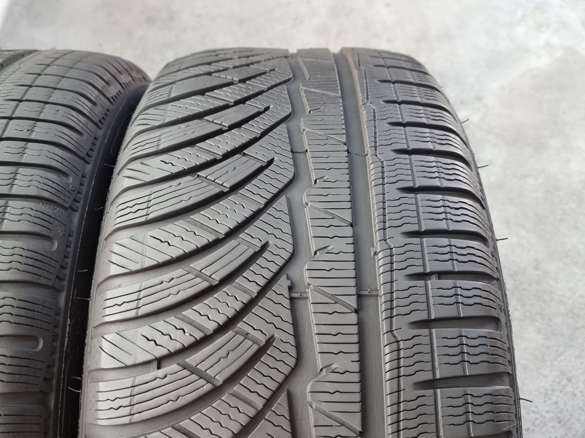 "Dot 22" 245/45/18 Michelin 2Броя: 200лв 6мм Run on flat