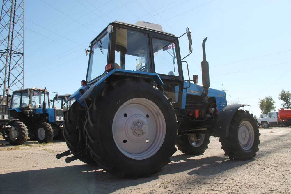 Трактор Беларус МТЗ 1221