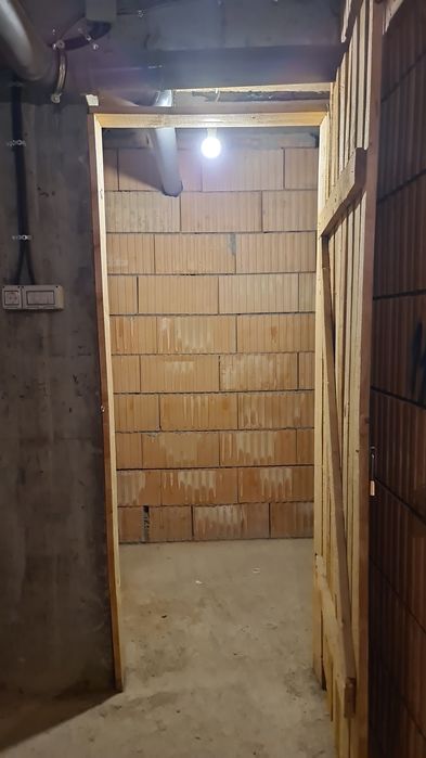 Închiriez loc de parcare și o boxă