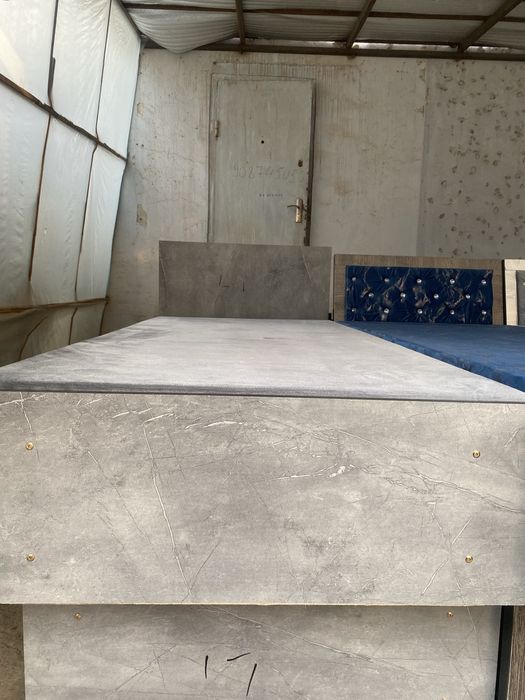 1 kishilik devan (spalni) ham shkaf ham sandiq