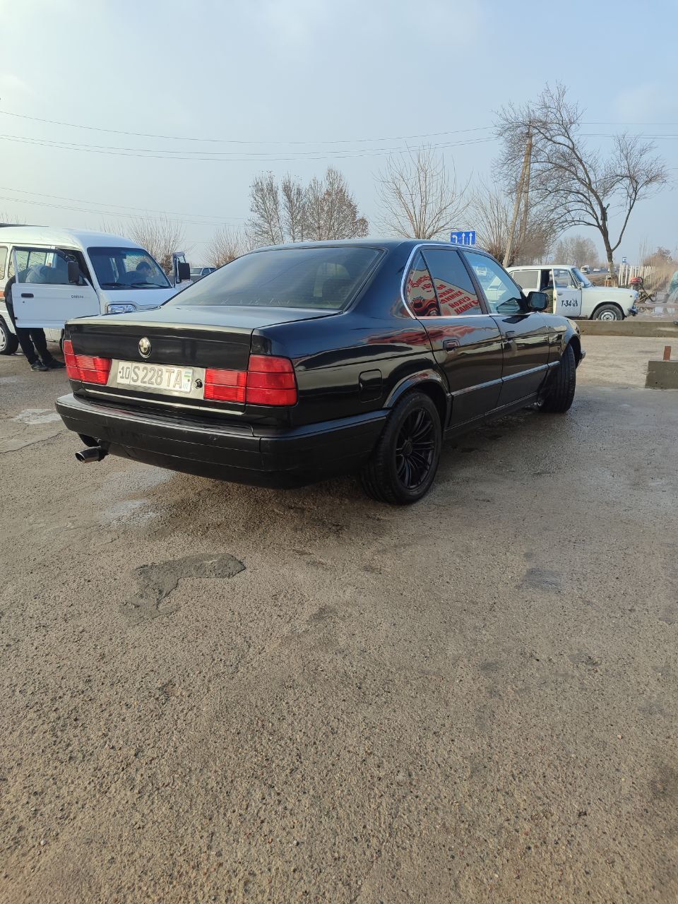 Автомобиль BMW e34