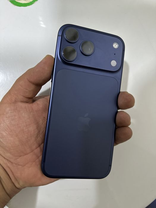 Iphone 17 pro max blue