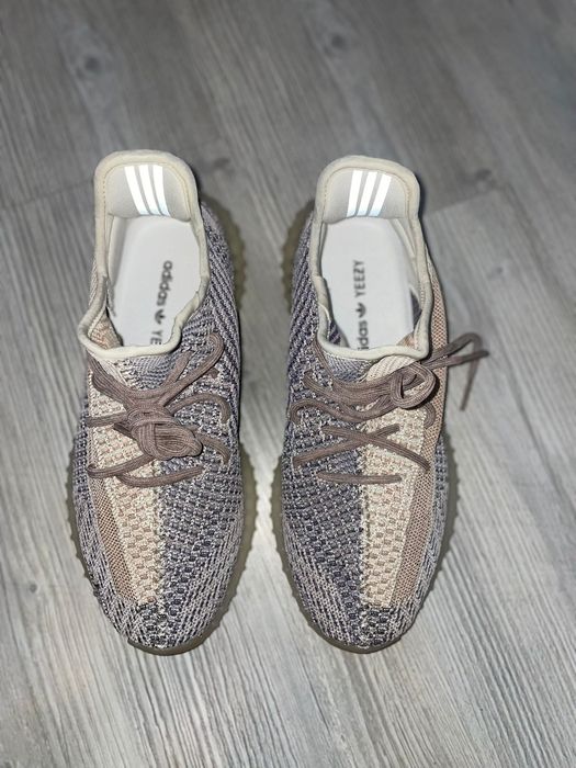 Yeezy 350v2 Ash Pearl