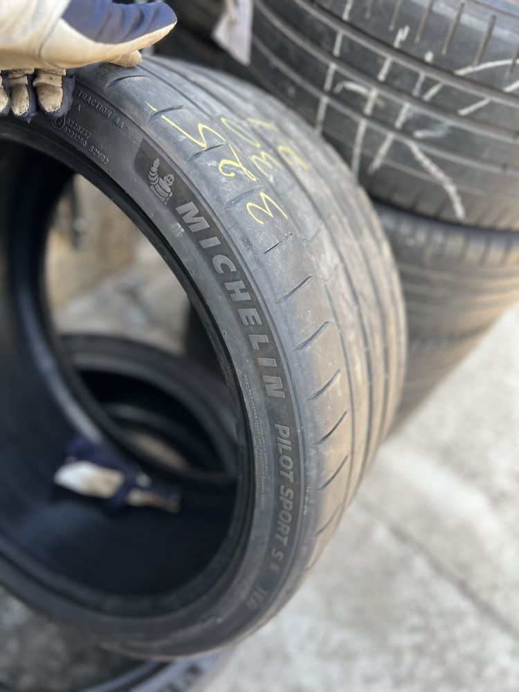 Două anvelope de vară 325/30R21 Michelin!