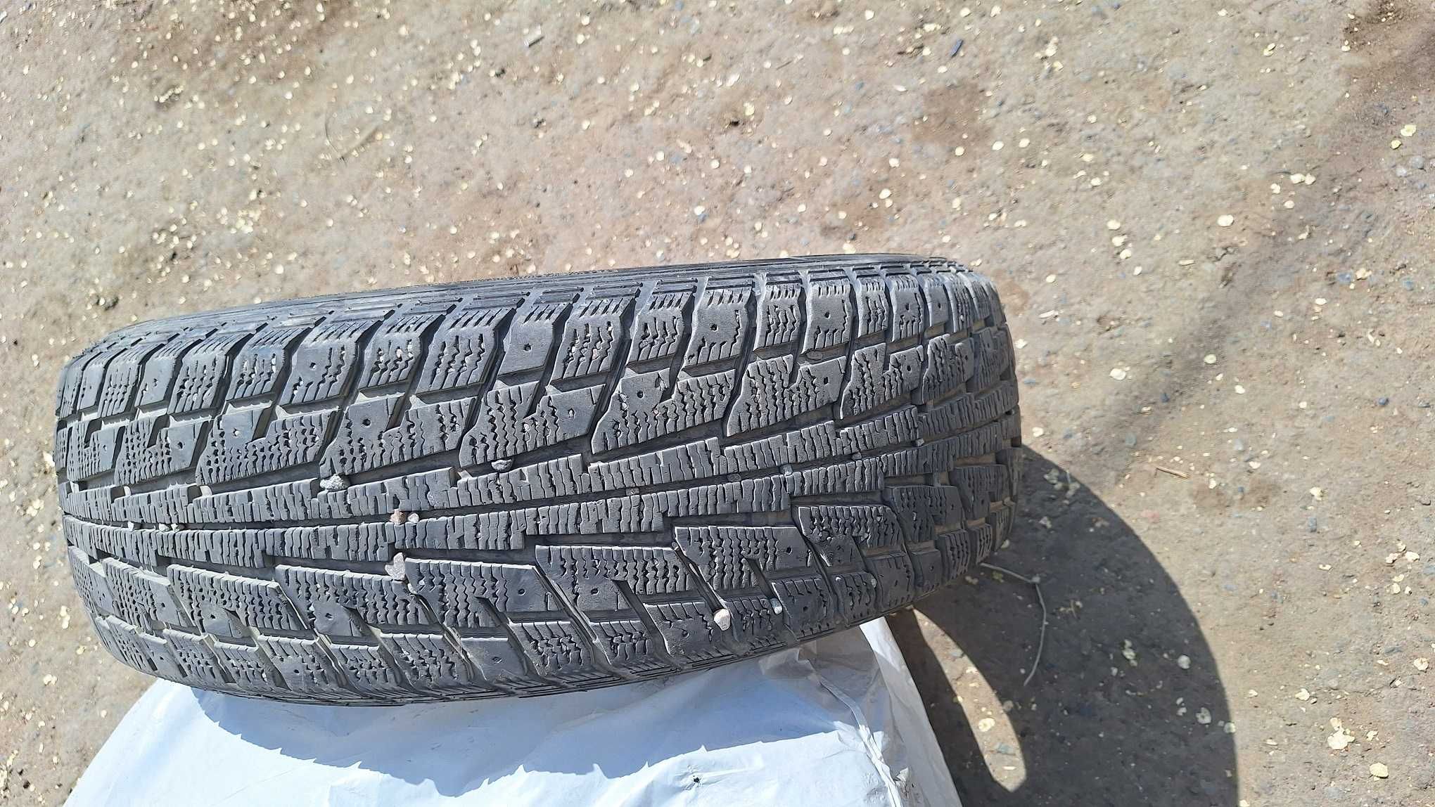 Продам комплект зимних шин
