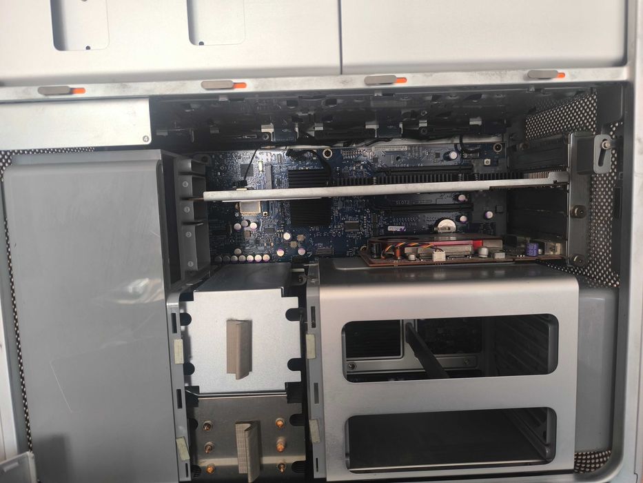 Apple Mac Pro A1186 - за части.