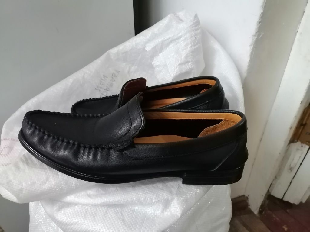 Продам кожаную обувь.