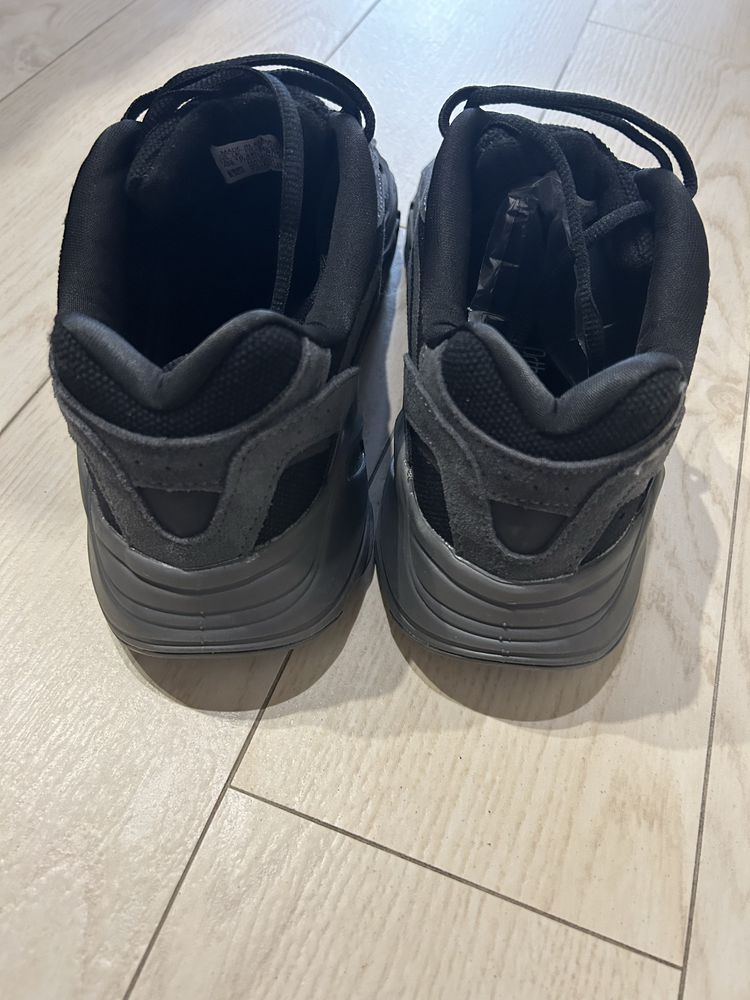 Yeezy 700 v2 Vanta