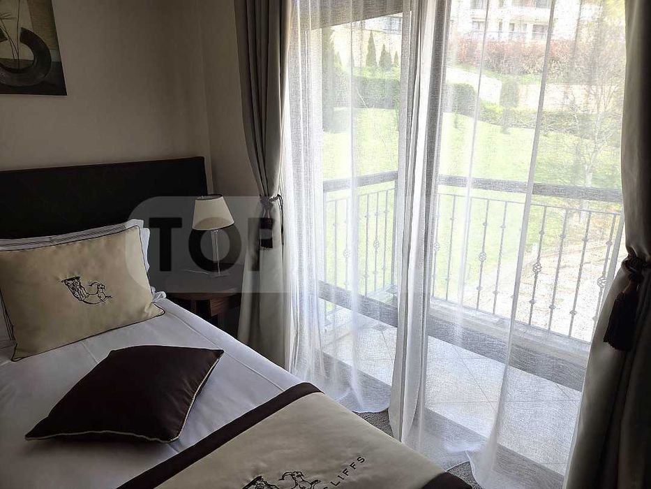 Тристаен апартамент в елитен голф комплекс Thracian Cliffs Golf Resort