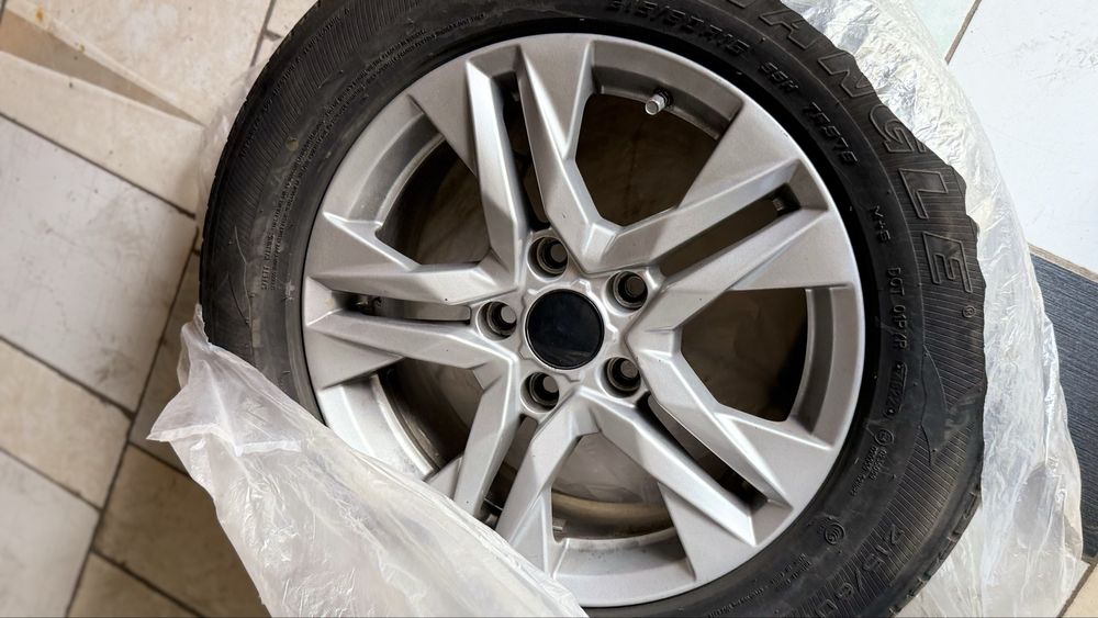 Продам диски на 16 с резиной Triangle Tr 978 215/60/16