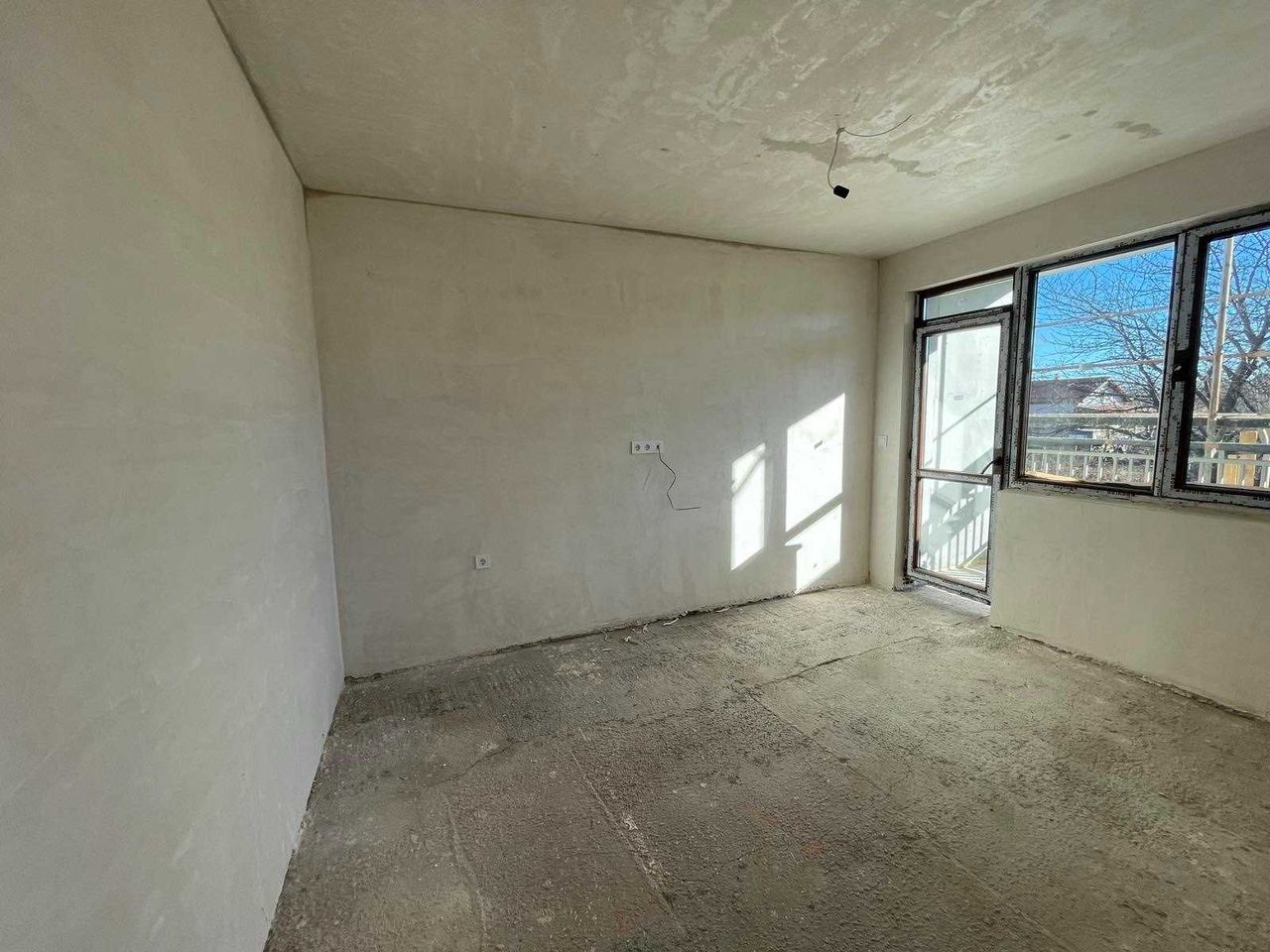 Продава се Тристаен апартамент в Пловдив, Остромила - 123 кв.м за 992 €/кв.м - Снимка #2