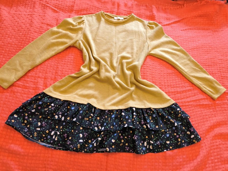 Pulovăr/rochie/tunica, mustar,cu 2 volănașe, Valentina, made in Italy