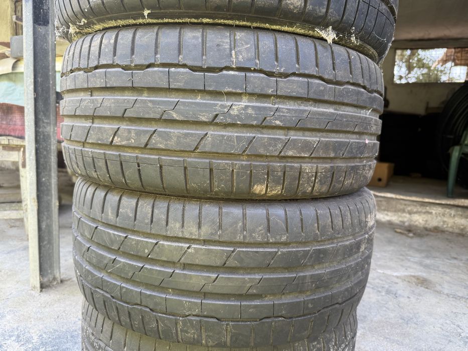 Vand anvelope vara HANKOOK R18 225/40 stare foarte buna !