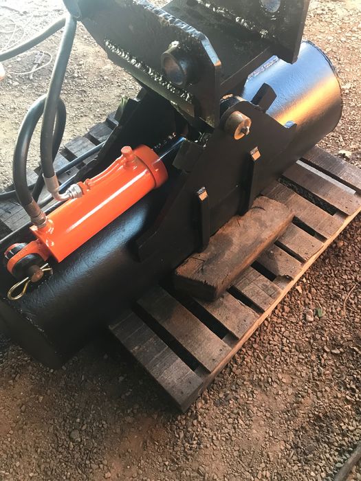 Cupa taluz inclinabila Buldoexcavator/ Excavator 5-8 t