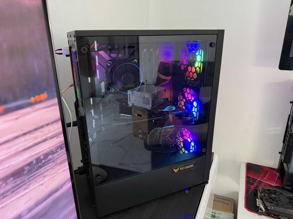 Vand schimb PC Gaming i5 16Gb Ram GTX 1070 8Gb SSD 512Gb RGB