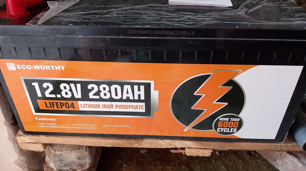 Sistem solar hybrid sau off grid 4.2kW cu LiFePo4 de 7.17kWh