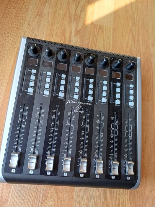 Controler DAW X Touch one si X-Touch Extender