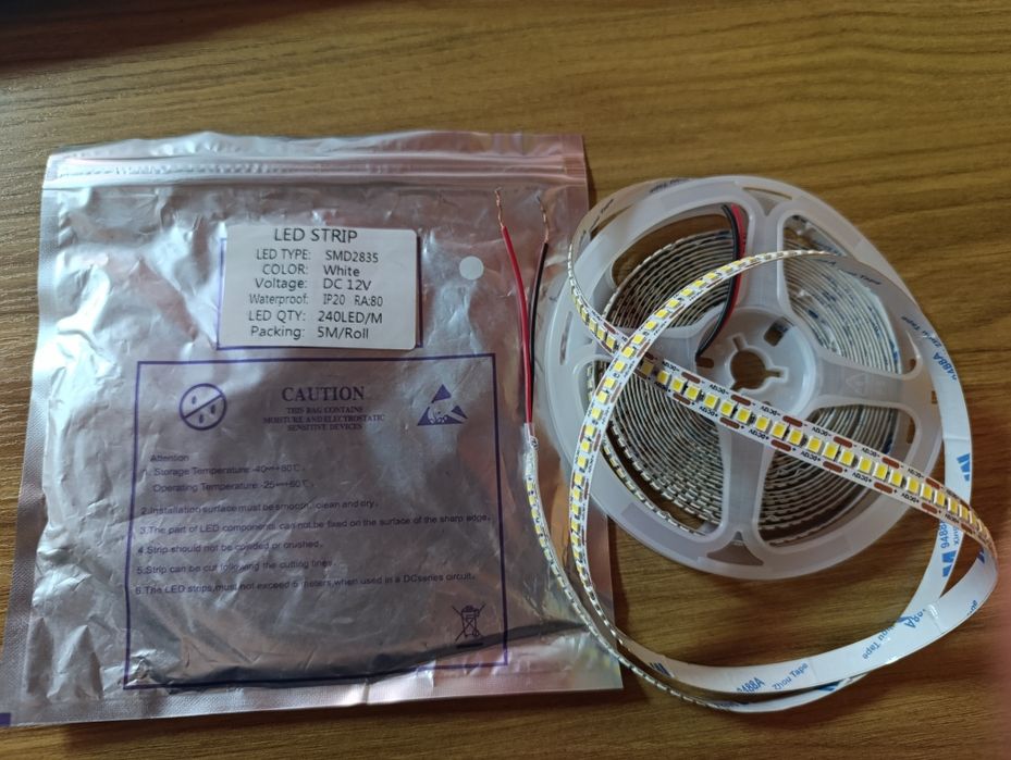 5 metrlik oq LED lenta (SMD2835, 240 LED/m, 12V, IP20)