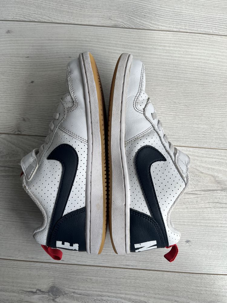 Оригинални кожени кецове/маратонки Nike номер 33