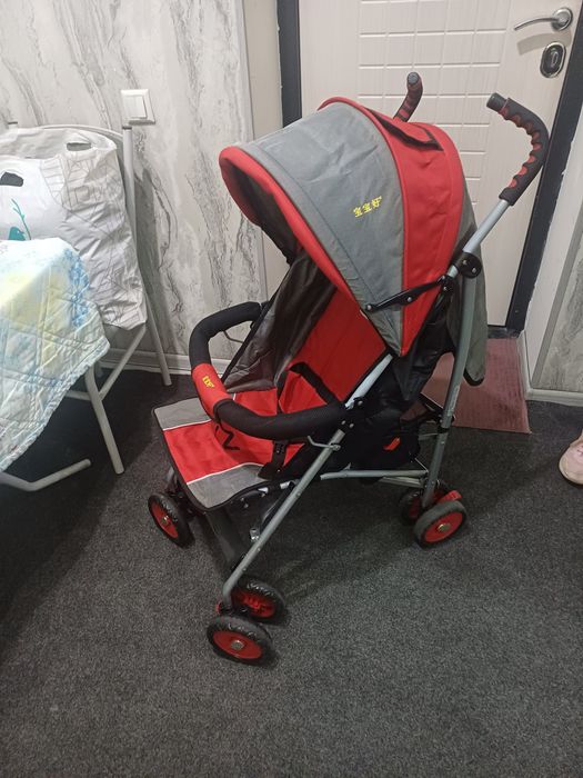 Продаётся прогулочная коляска трость