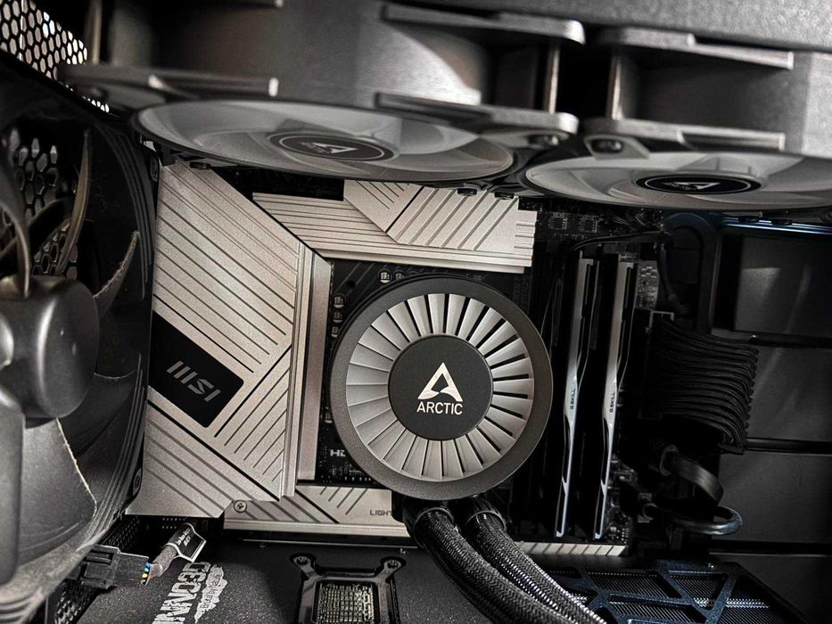 Геймърски компютър Intel 14600KF/Z790/DDR5/850W Gold/ГАРАНЦЯ ДО 2030 г