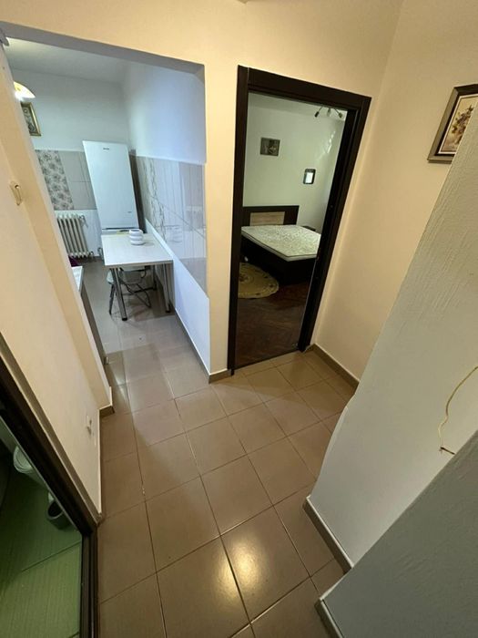 Închiriez garsoniera