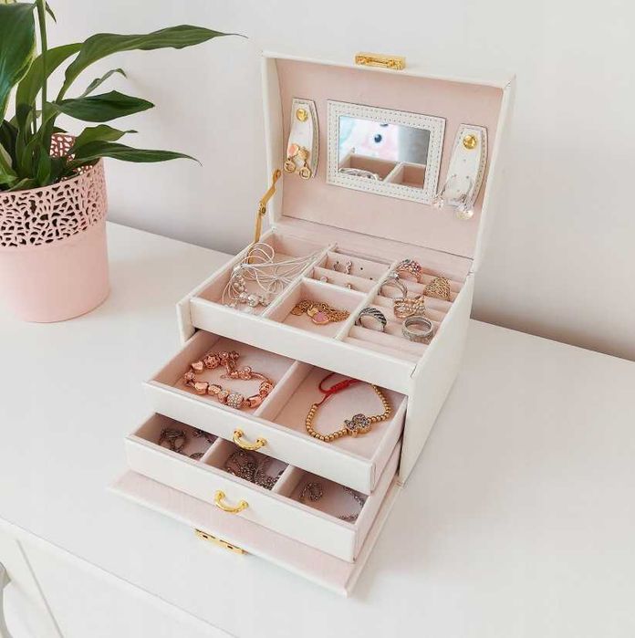 Кутия за бижута, органайзер с огледало и чекмеджета