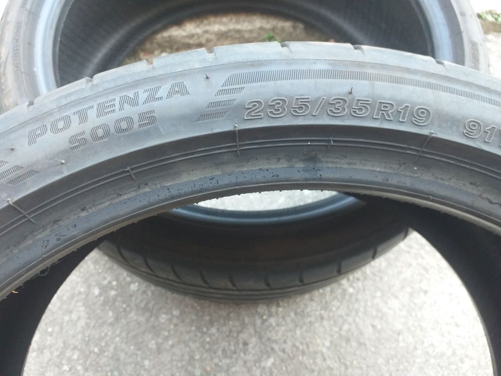 Гуми два броя 235/35/19