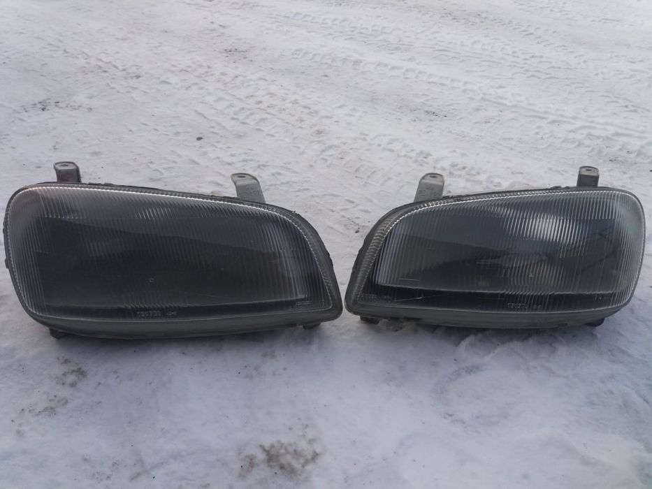 Продам фары для Rav4 оригинал