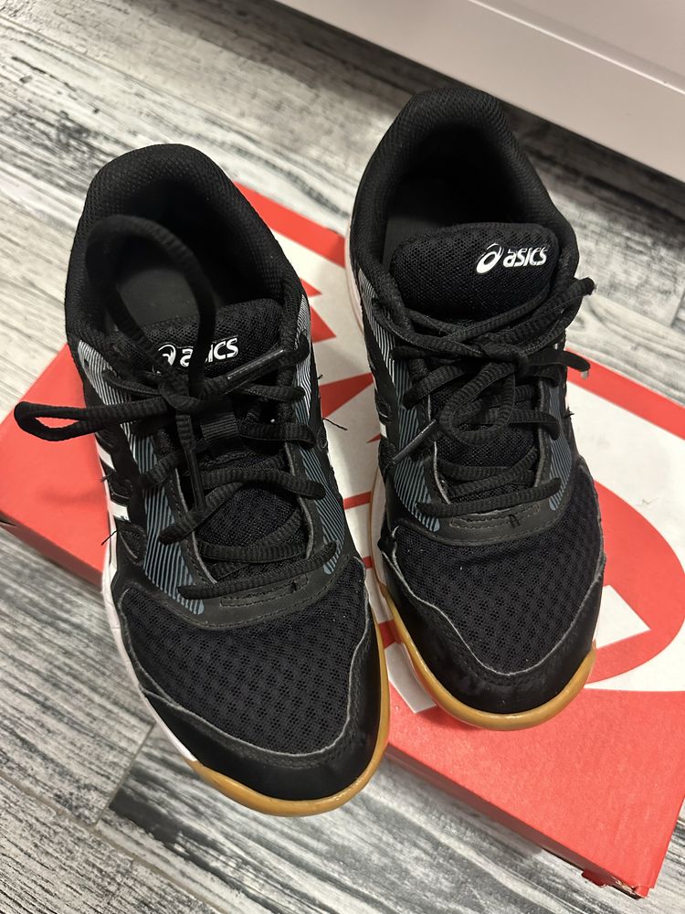 Asics маратонки номер 38