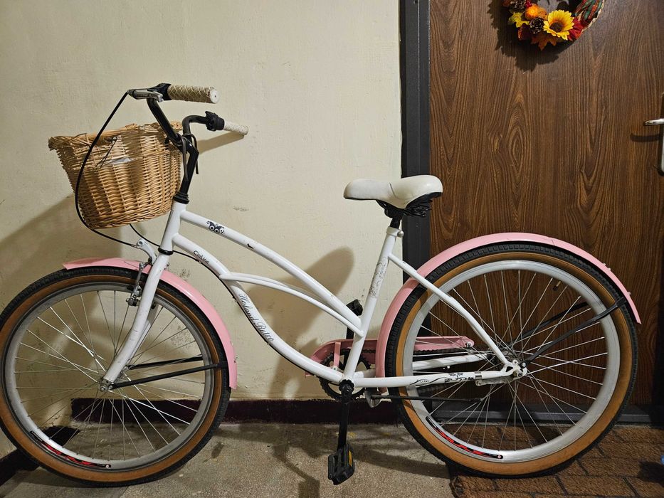 Bicicleta femei cu cosulet