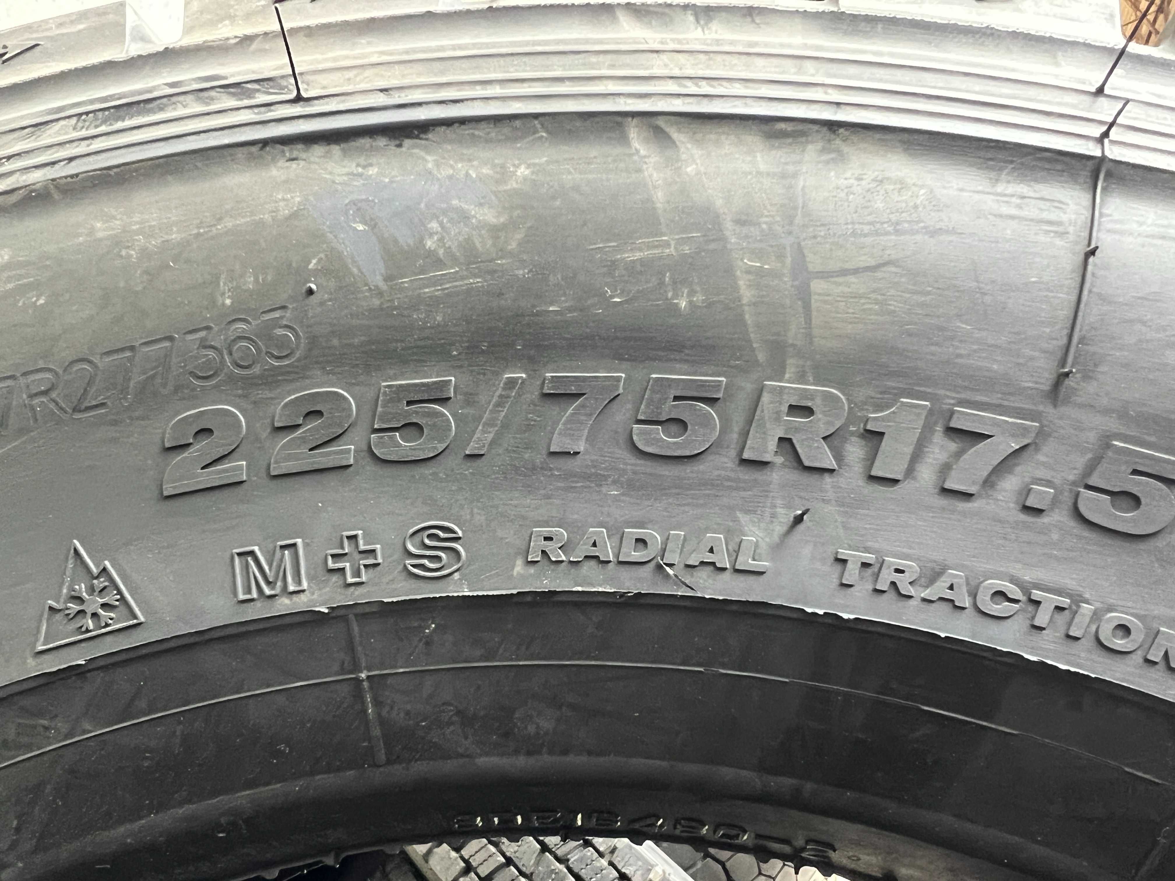 2 Нови товарни гуми 225/75R17.5 Bridgestone R-Drive 002 129/127M M+S