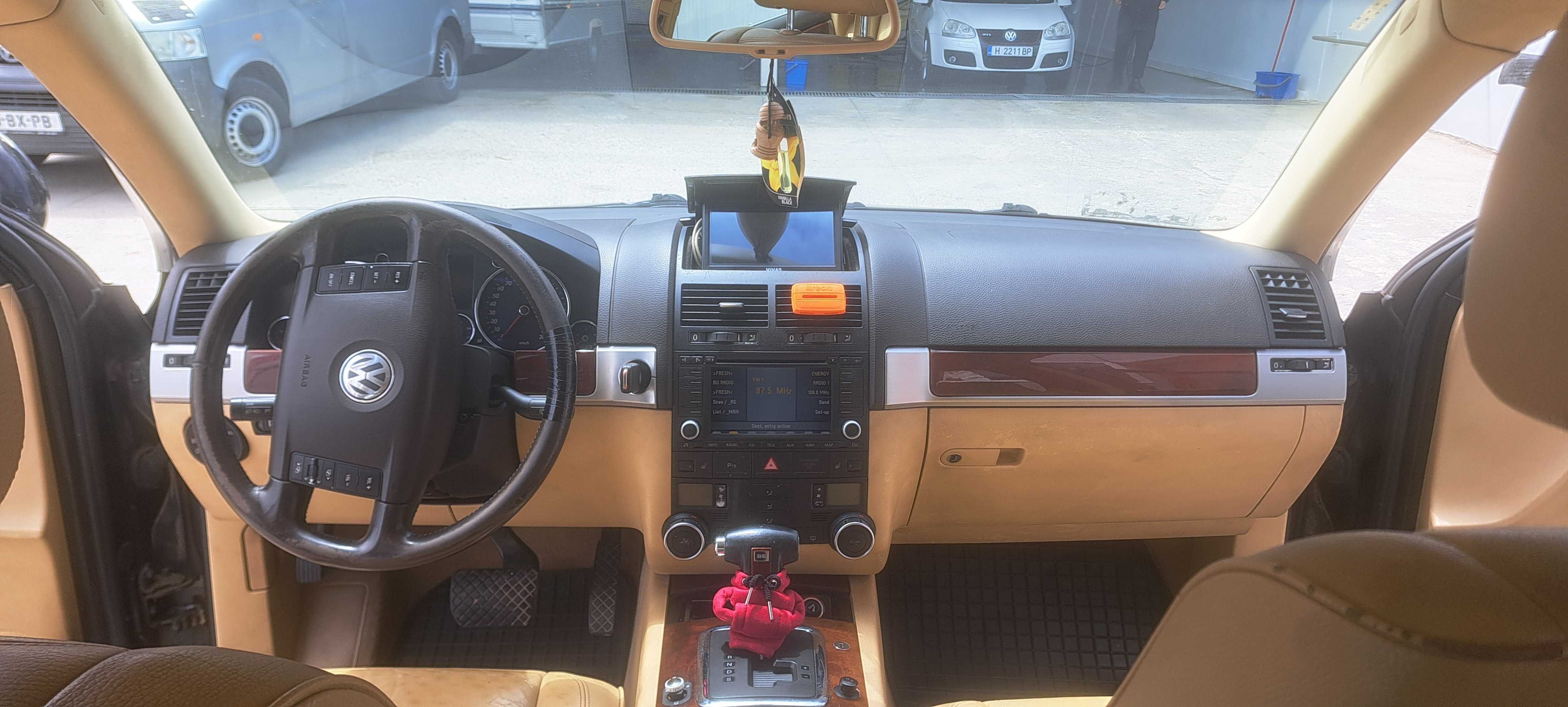 Tuareg2.5 R5 2004година