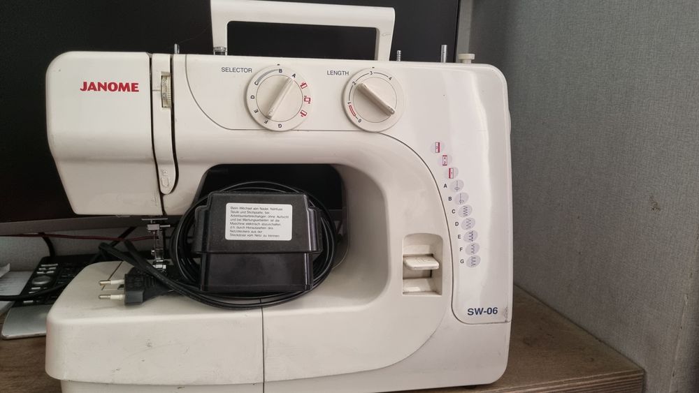Швейная машина Janome SW-06