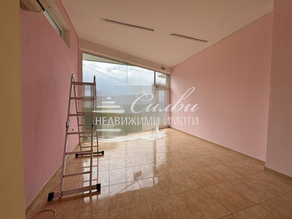 Дава се под наем Магазин в Шумен, Пазара - 30 кв.м за 280.5 € - Снимка #1