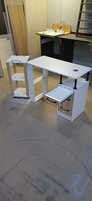 Маникюрные столы