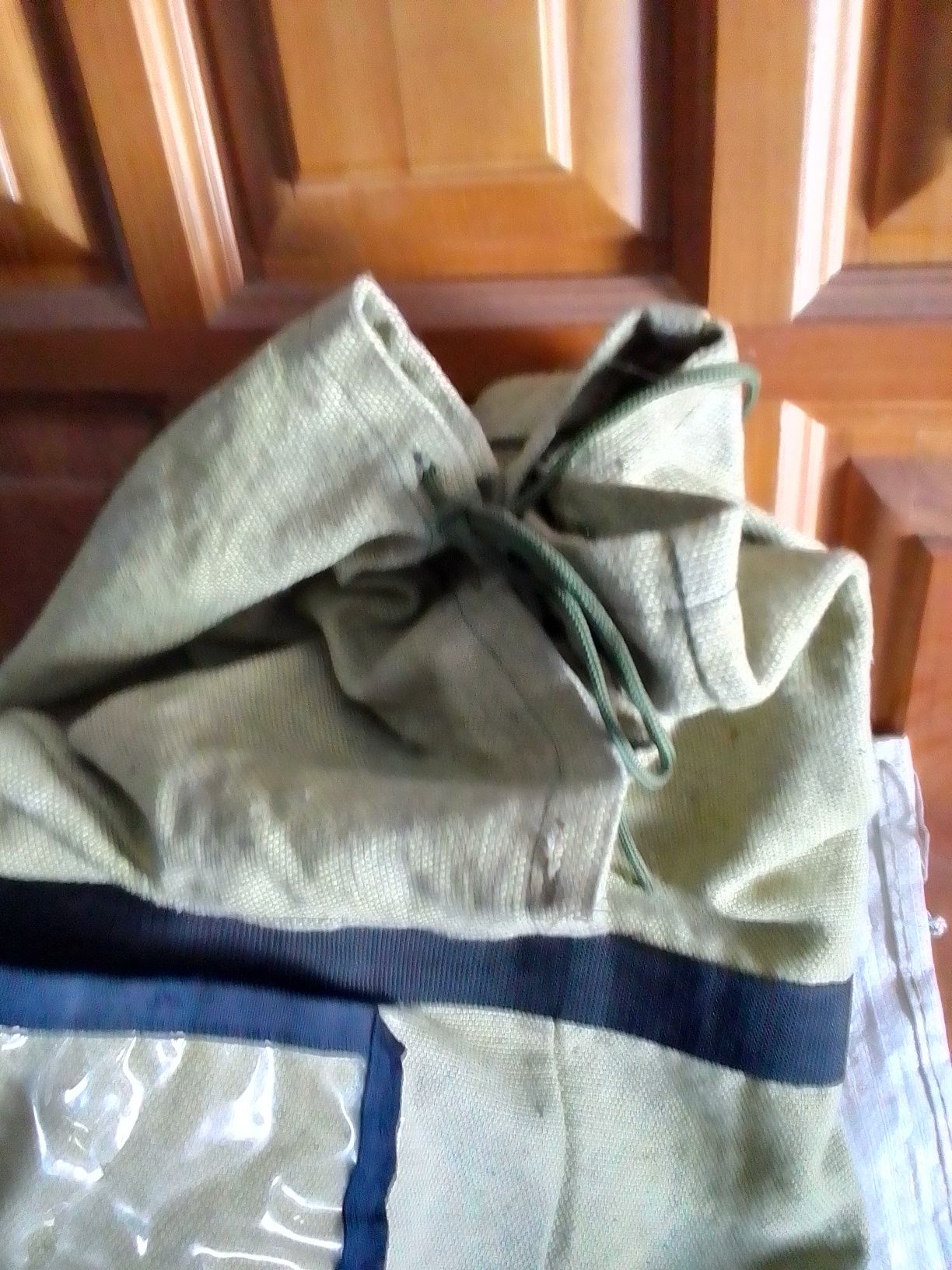 Спальный мешок советского производства и рюкзаки