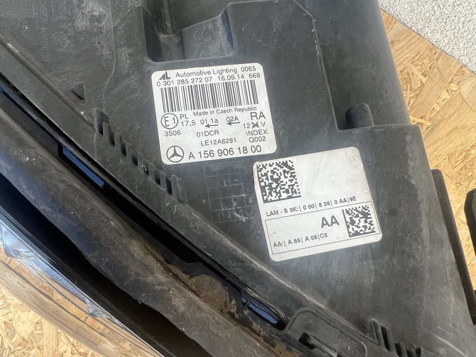 Far dreapta Mercedes GLA W156 Xenon + LED Original