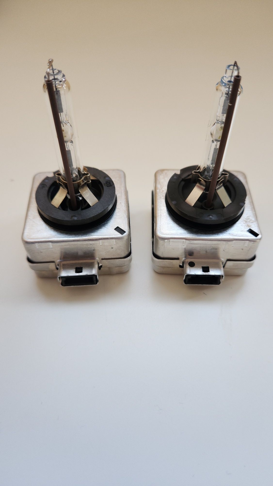 Продавам ксенон крушки D1S Philips/Osram