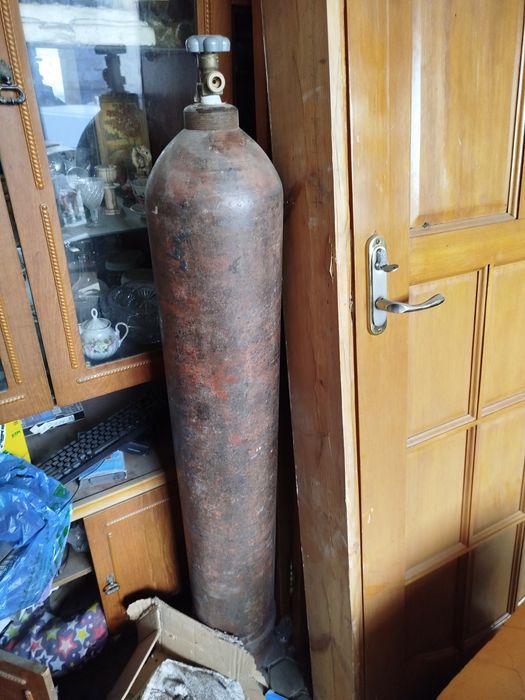 Продам баллон с гелием. На 40л. Заполнен гелием на 80%