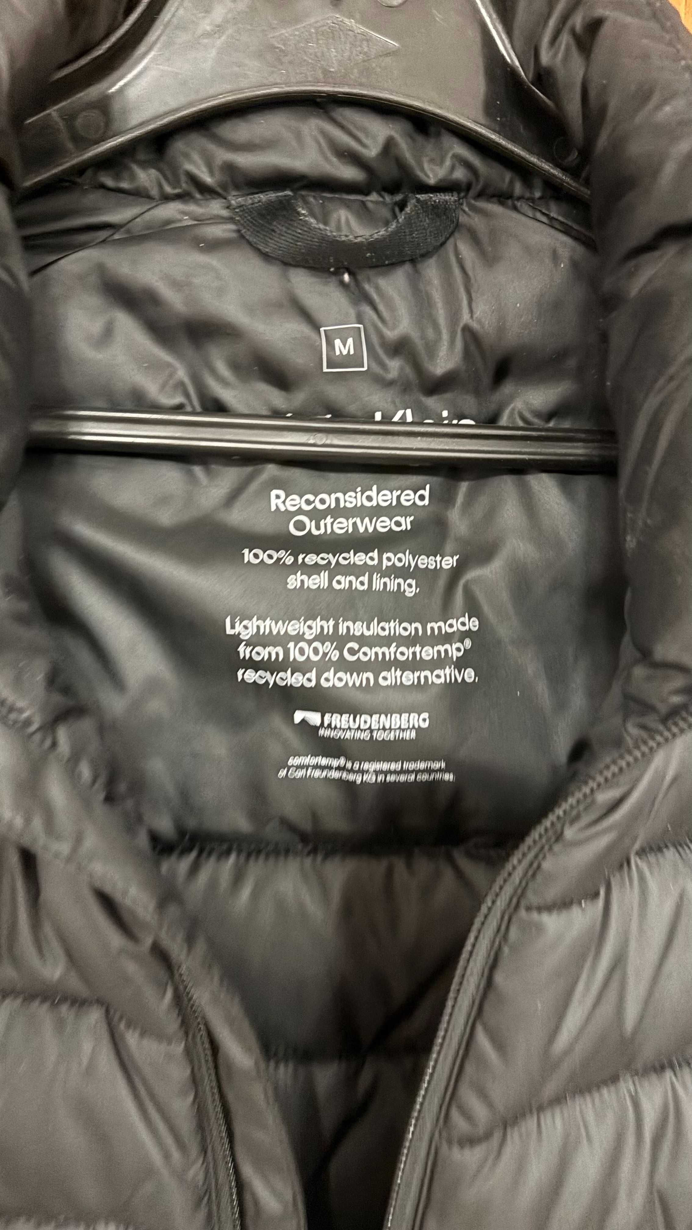Яке CALVIN KLEIN
Капитониран непромокаем елек