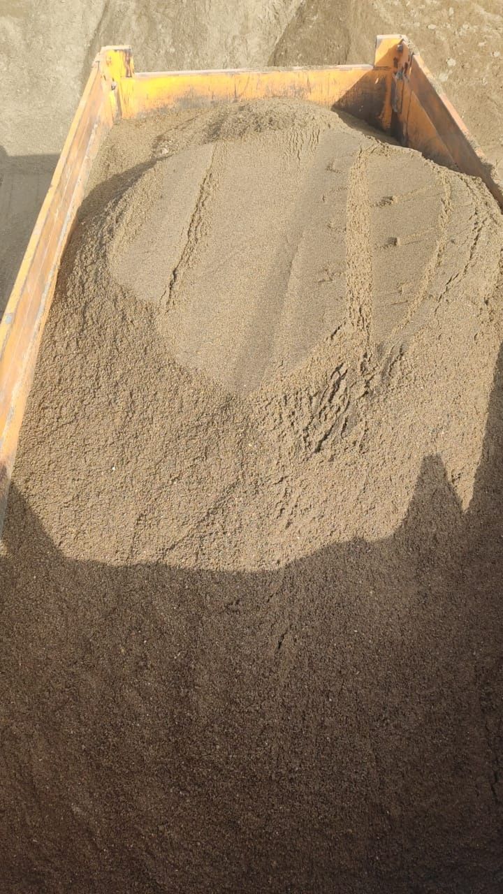 Песок балласт грунт щебень перегной на шахмане от 10 тон до 30 тон