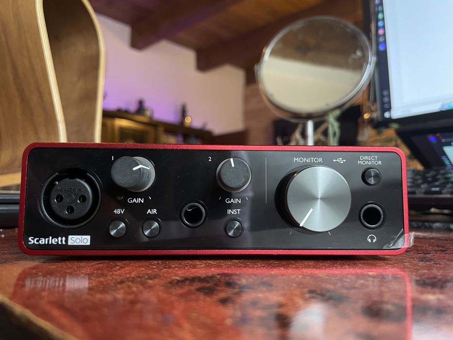 Focusrite Scarlett Solo Studio pack + stativ Microfon + filtru