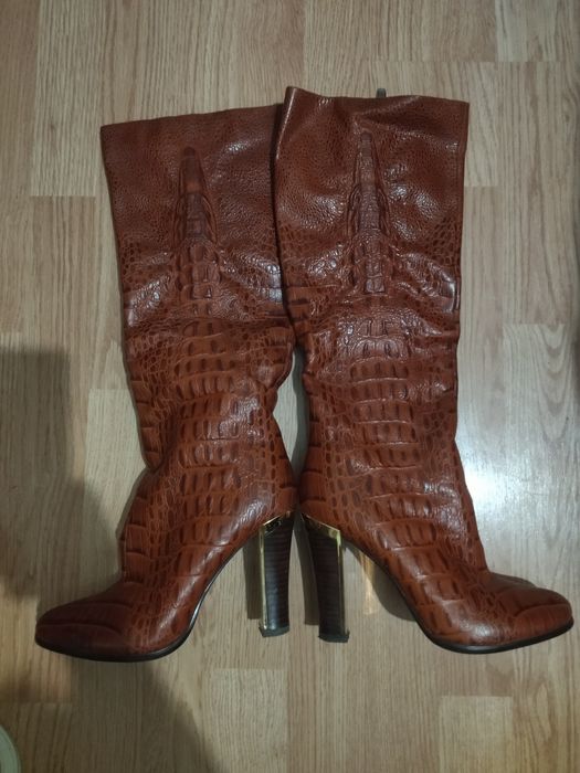 Продам 3 пары женских сапог