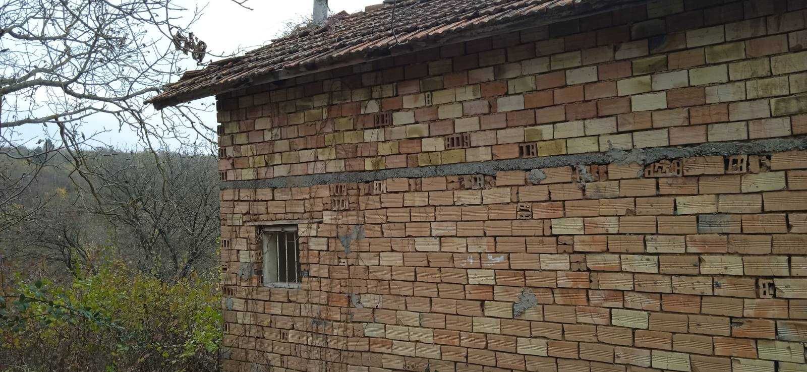 Вила с двор - 1 дка