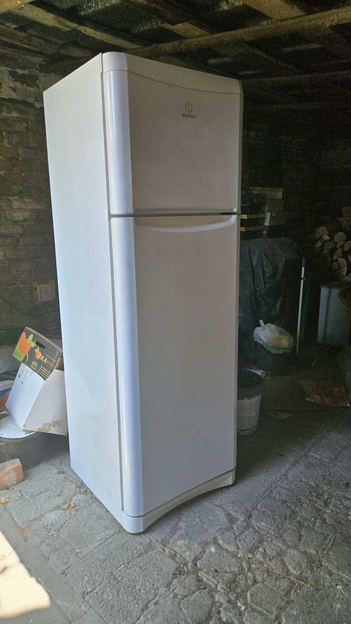Хладилник с камера Indesit