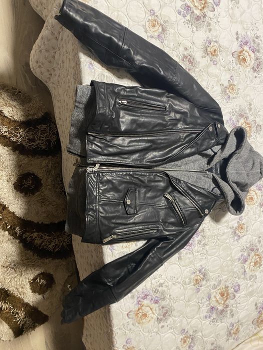 Vand geaca dsquared2 din piele