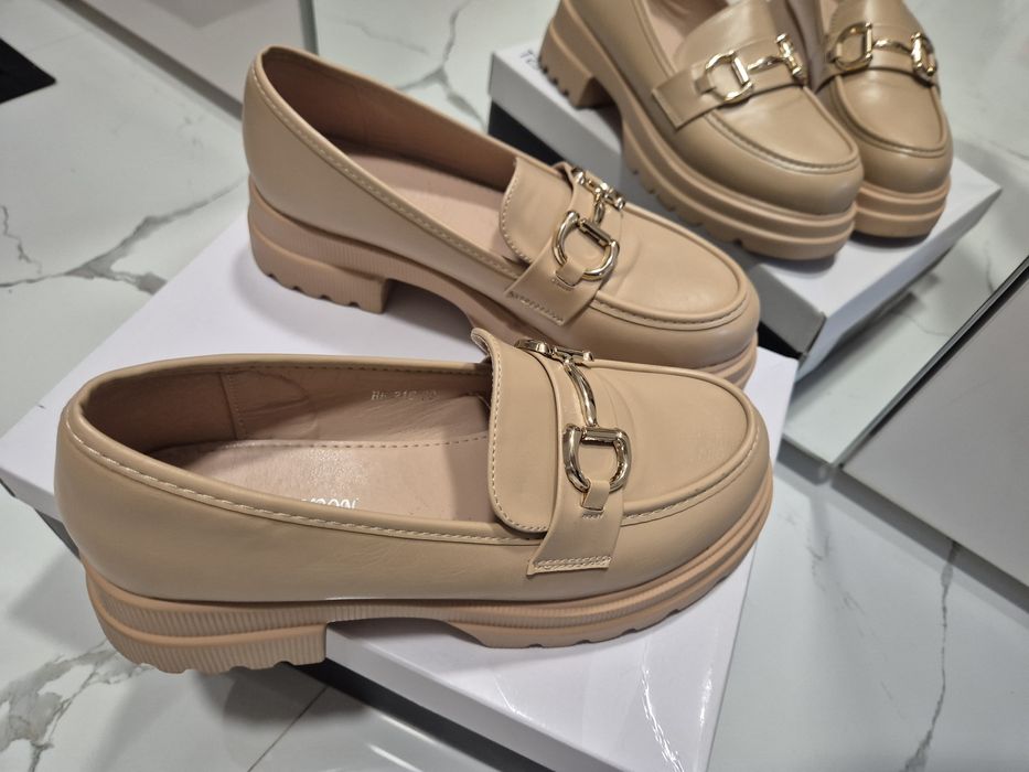 Дамски лоуфъри бежови