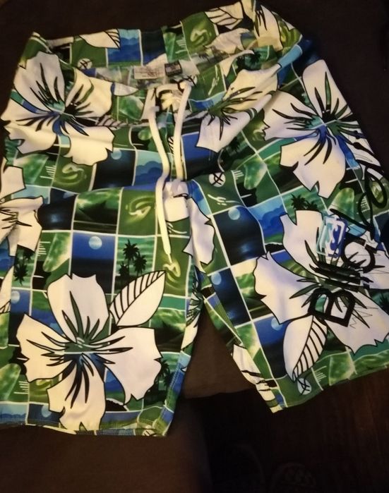 Мъжки бански и дънкови къси панталони